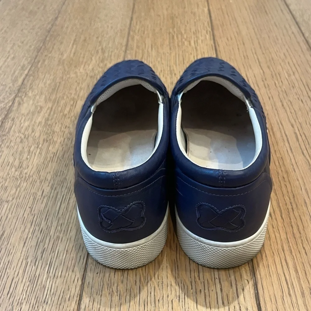 Bottega Veneta Women's Leather Intrecciato Slip On Loafers Navy Blue Siz…